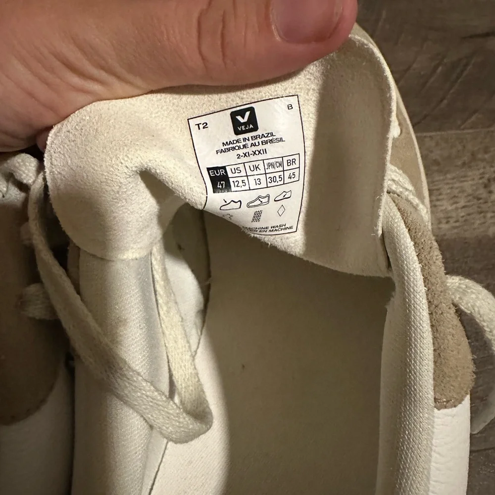 Veja V-10 Leather White Black Sahara EU 47 12.5